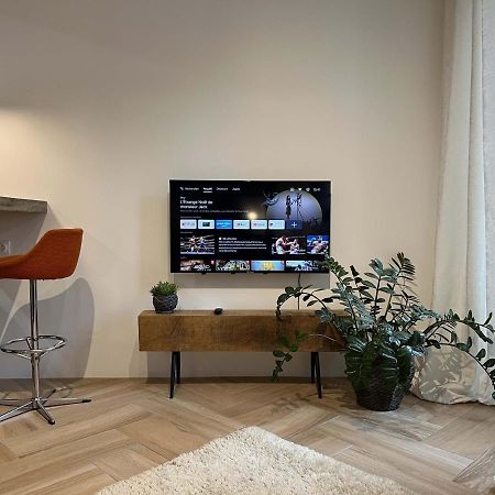Bel Appartement Au Centre Du Vieux Жоани Екстериор снимка