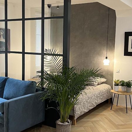 Bel Appartement Au Centre Du Vieux Жоани Екстериор снимка