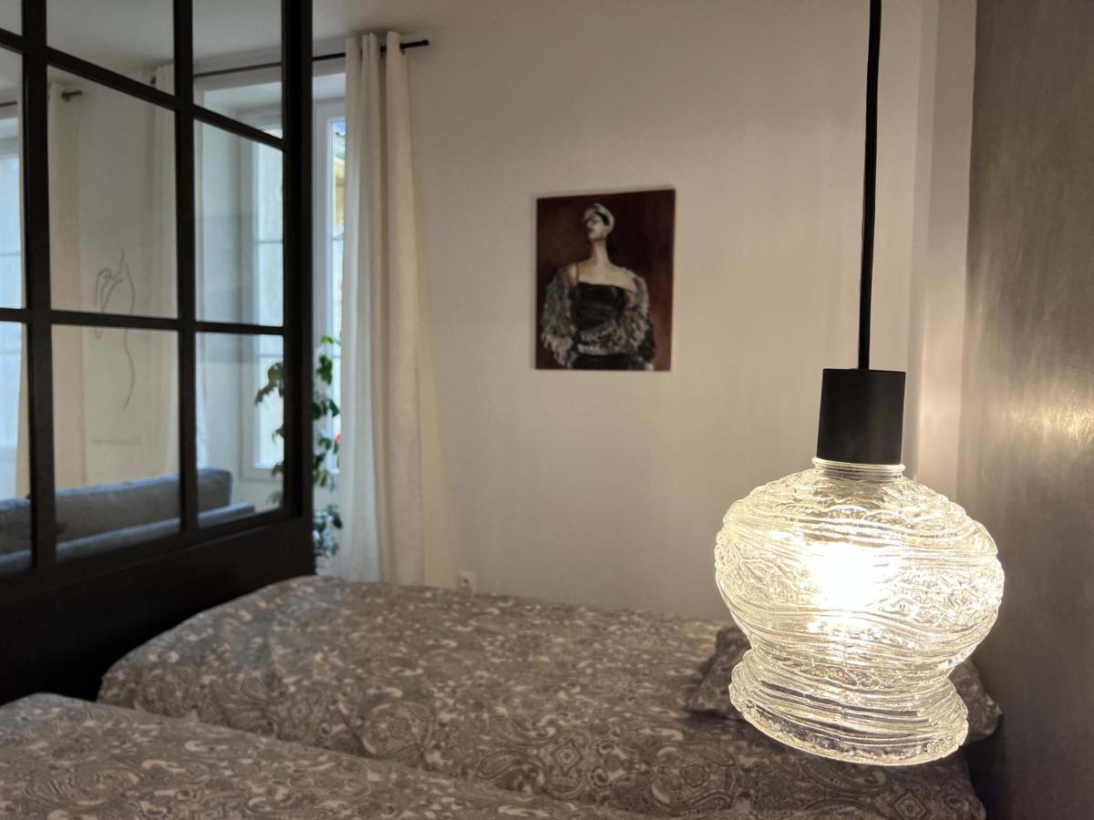 Bel Appartement Au Centre Du Vieux Жоани Екстериор снимка
