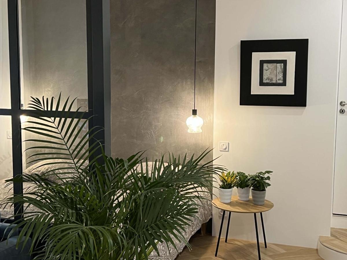 Bel Appartement Au Centre Du Vieux Жоани Екстериор снимка